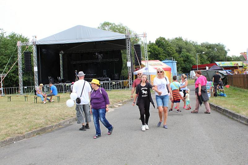 Patnáctý ročník meziříčského Gulášfestu (13.-15. července 2017) přilákal tisíce návštěvníků.  Lidé mohli vybírat ze třiceti druhů guláše, kuchaři zpracovali téměř dvě tuny masa.