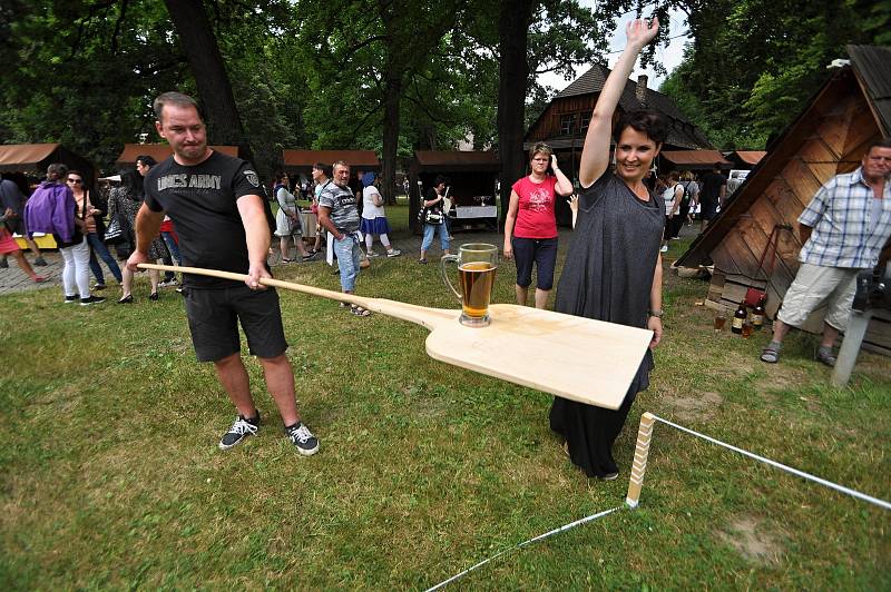 Valašské muzeum v přírodě v Rožnově pod Radhoštěm hostilo v sobotu 16. července 2022 dvacátý sedmý ročník Pekařské soboty. Součástí byl návštěvnický trojboj v netradičních disciplínách.