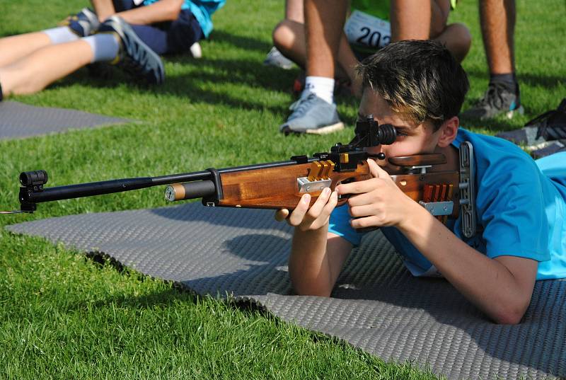 Střelecká položka v letním biatlonu na Valašských sportovních hrách ve Valašském Meziříčí (středa 26. června 2019).