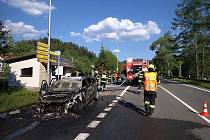 Osobní vůz Renault Megane začal v neděli 5. června 2022 hořet během jízdy po silnici I/35 v Horní Bečvě na Rožnovsku.