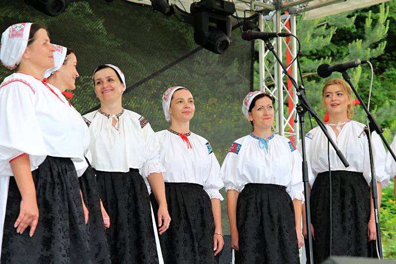 Obyvatelé Huslenek oslavili v sobotu 8. června 2019 70 let od vzniku obce. V programu se představila také Docela kapela.
