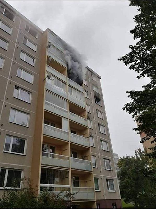 Požár bytu v 6. patře domu v ulici Zdeňka Fibicha ve Valašském Meziříčí; úterý 24. září 2019