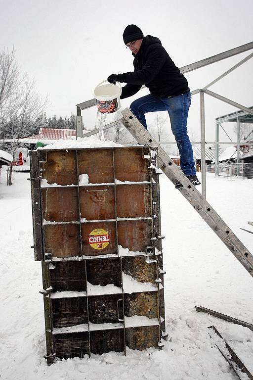 Příprava akce Ledové sochy na Pustevnách 2015.