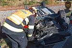 Záchranáři zasahují v pondělí 23. října 2023 u nehody osobního automobilu u Zašové.