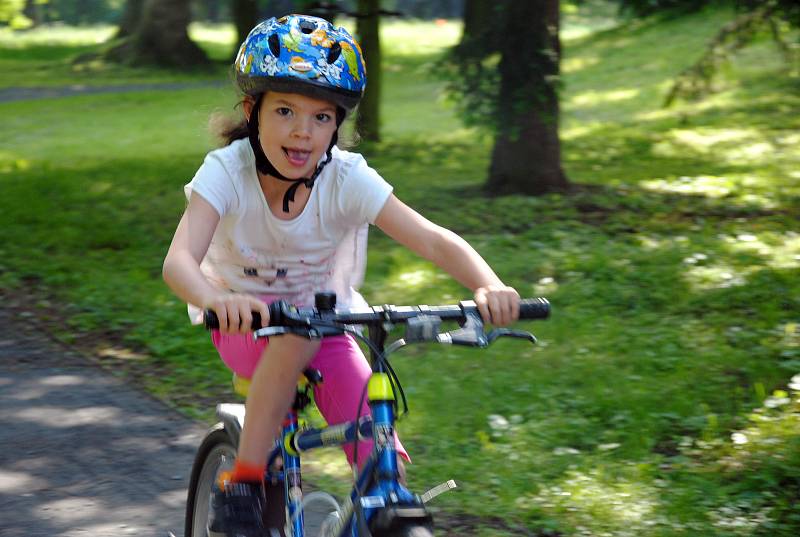 Malí cyklisté předvedli v sobotu 8. června 2019 svou zručnost a rychlost v zámeckém parku v Brankách.