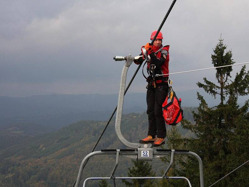 Cvičení záchranářů na lanovce na Kohútce