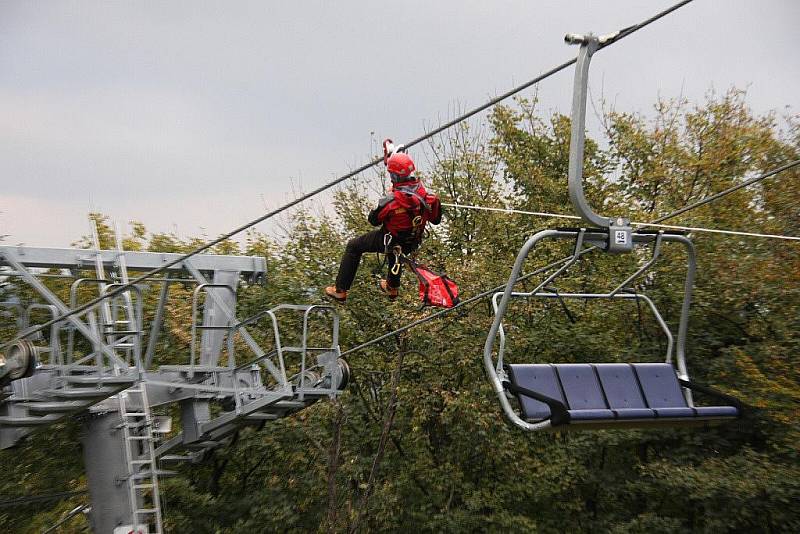 Cvičení záchranářů na lanovce na Kohútce