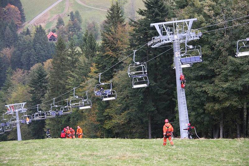 Cvičení záchranářů na lanovce na Kohútce