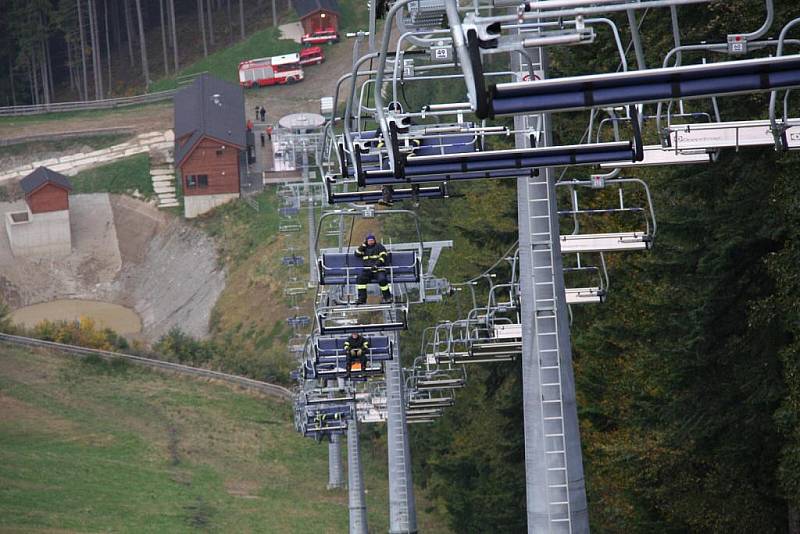 Cvičení záchranářů na lanovce na Kohútce