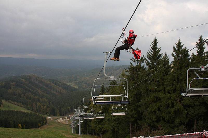 Cvičení záchranářů na lanovce na Kohútce