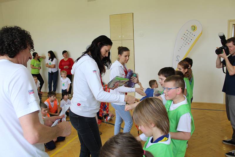 Děti ze Základní a mateřské školy Choryně vyhrály trénink s olympioniky. Vedla jej stolní tenistka Iveta Vacenovská, dorazila také například Šárka Kašpárková.