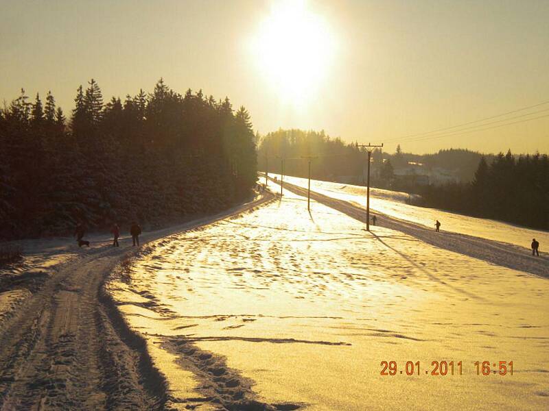 Cesta od Trojáku směrem na Lázy až k meteorologické stanici Maruška (664 m.n.m.). 