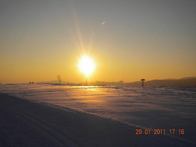 Cesta od Trojáku směrem na Lázy až k meteorologické stanici Maruška (664 m.n.m.). 