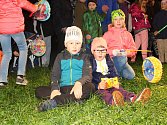 V pátek 29. září 2017 se v Rožnově pod Radhoštěm uskutečnila tradiční akce pro děti Podzimní putování s broučky. Symbolickou cestou Karafiátových Broučků se vydalo na patnáct set návštěvníků. Lampionovým průvodem putovali od hudebního altánu v městském pa