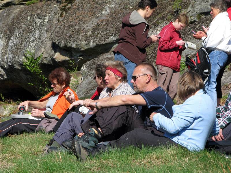 Klub českých turistů Valašsko Vsetín tradiční otevírání Pulčínských skal. 