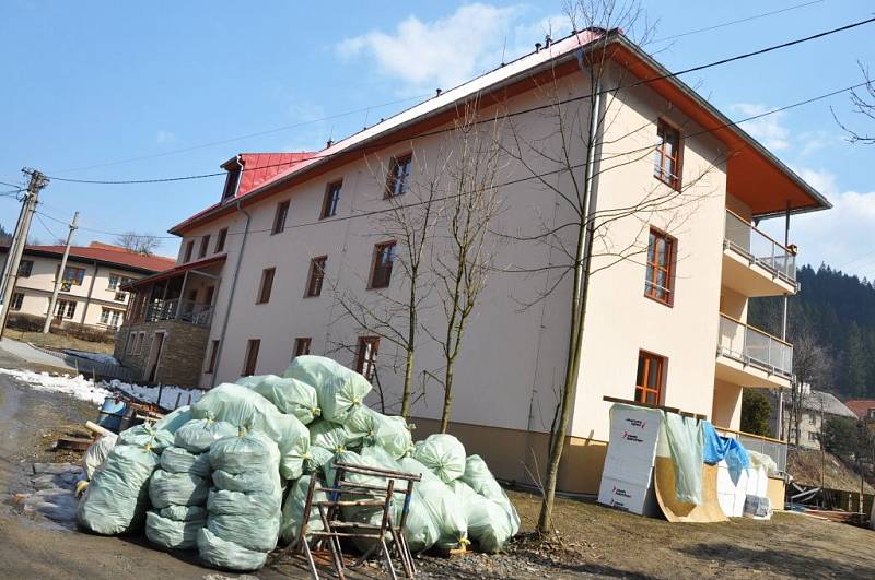 Ve Valašské Bystřici tento rok dokončí výstavbu charitního domu pro seniory.