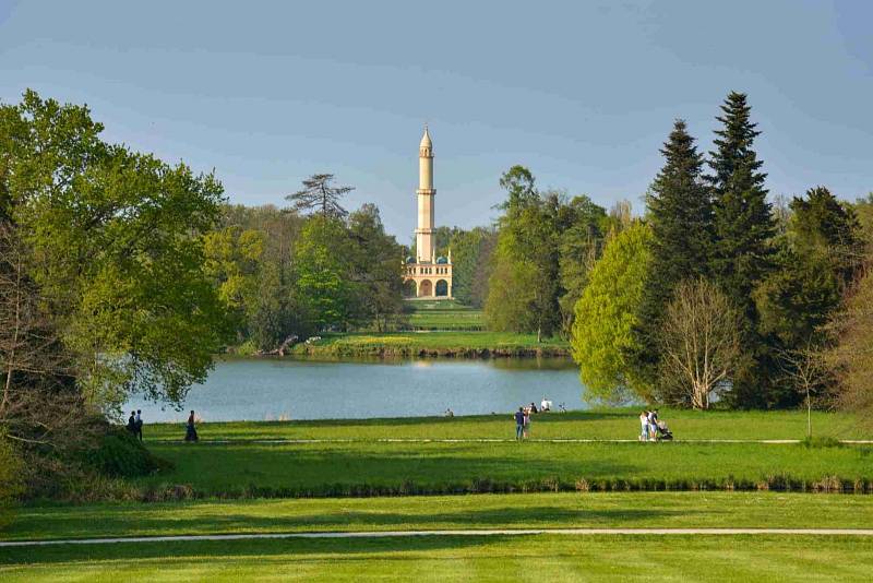 Lednický park a zámek se zahradou