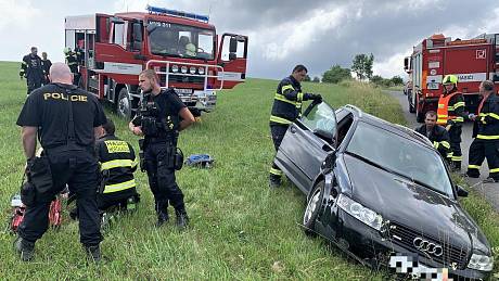 Záchranáři zasahovali u havárie osobního vozu Audi u Hoštálkové na Vsetínsku 28.6.2022