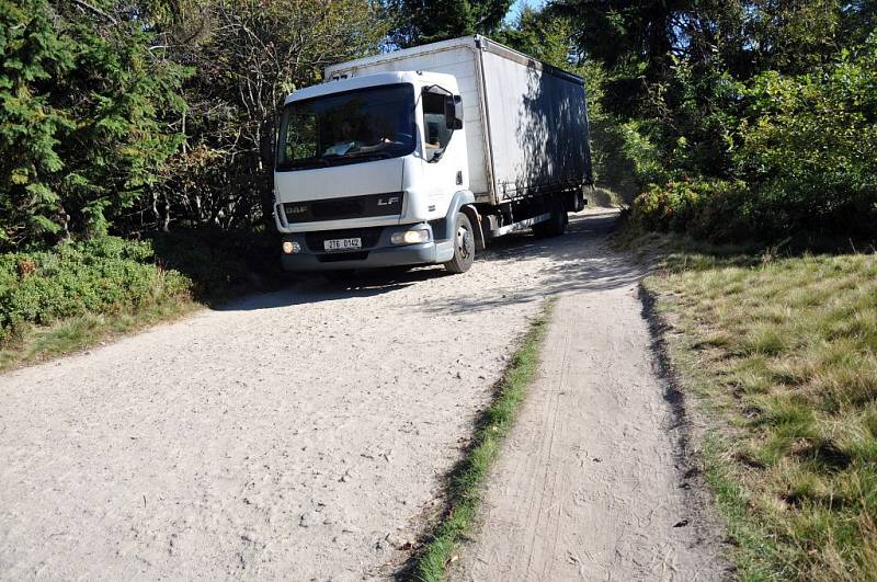 Hřebenová cesta z Pusteven k Cyrilometodějské kapli na Radhošti.