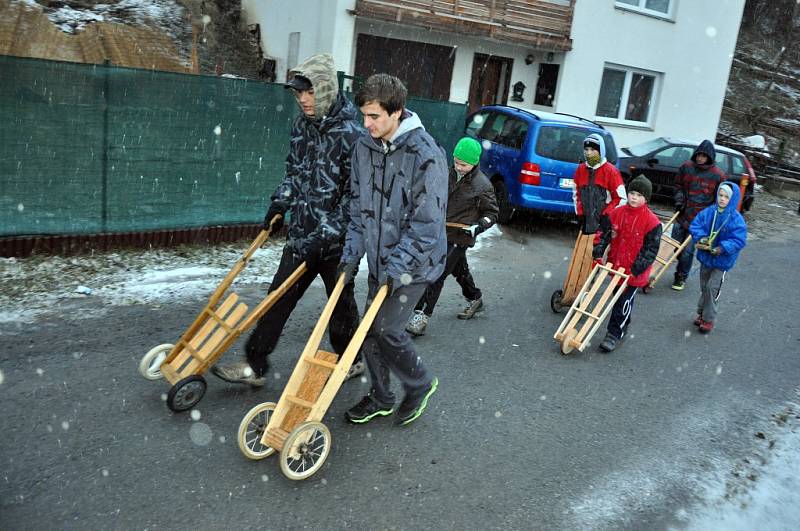 Klapotáři na obchůzce v Poličné. Ilustrační foto.