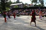 Folklor žije. Vystoupení zahraničních souborů, domácích souborů, malých i velkých tanečníků a zpěváků si milovníci folkloru na letošních Liptálských slavnostech nenechali ujít.