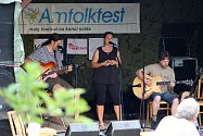 Třiadvacátý ročník Malého festivalu na konci světa s názvem Amfolkfest se uskutečnil v sobotu 28. července v osadě Pulčín. Z Olomouce přijela folk-bluesová formace Alibaba.