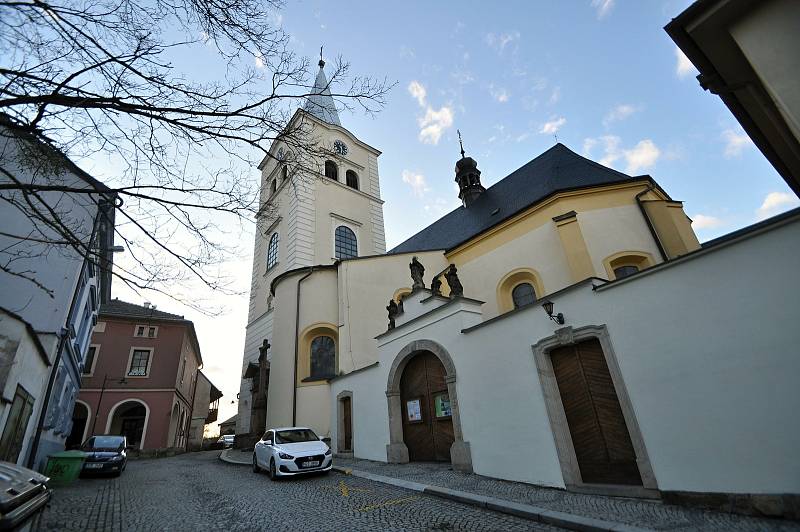 Valašské Meziříčí - farní kostel Nanebevzetí Panny Marie poblíž meziříčského náměstí a zámku Žerotínů
