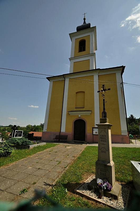 Zašová - kostel sv. Martina v zašovské místní části Veselá.