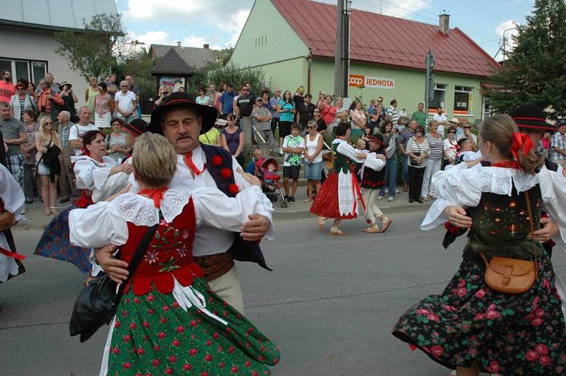 V neděli 23. 8. vrcholí na Valašsku 46. Liptálské slavnosti. Dopoledne patřilo bohoslužbám a odpoledne pak defilé účastníků festivalu vesnicí a galaprogramu.