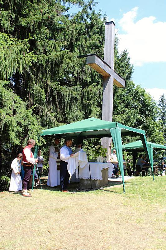 Setkání lidí dobré vůle na hřebeni Javorníků se uskutečnilo podvanácté ve čtvrtek 5. července 2018 u chaty Kohútka. Odtud vyšel průvod k dřevěnému kříži, kde byla od 13 hdoin bohoslužba.