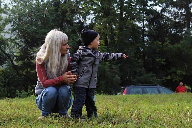 Oslavit 110 let železniční trati Vsetín - Velké Karlovice přišly v sobotu 1. září stovky lidí. Lákal parní Matěj i motorový Hurvínek.