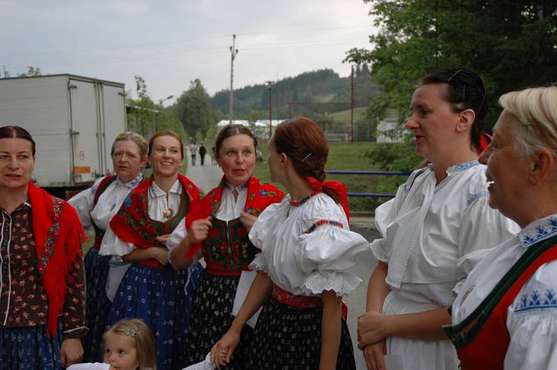 Centrem pozornosti milovníků folkloru se minulý týden stal Liptál. Už po čtyřicáté šesté se tu sešly folklorní soubory z celého světa.