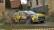 I přes oblačné, místy deštivé počasí se těšila zájmu fanoušků sobotní první etapa 41. ročníku Valašské Rally. Snímky z rychlostních úseků Lešná, Vidče a servisu.