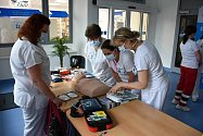 Zdravotníci ve vsetínské poliklinice připomenou návštěvníkům, jak postupovat při poskytování první pomoci.