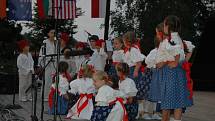 Centrem pozornosti milovníků folkloru se minulý týden stal Liptál. Už po čtyřicáté šesté se tu sešly folklorní soubory z celého světa.