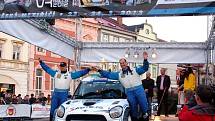 Bonver Valašská rally 2012 – cíl na náměstí ve Valašském Meziříčí – třetí v pořadí posádka Pech-Uhel.