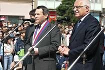 Archivní snímky z návštěvy prezidenta Václava Klause v Rožnově pod Radhoštěm z roku 2005