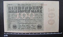 Inflační bankovka v hodnotě 100 miliónů marek německé Výmarské republiky vydaná 22. 8. 1923.