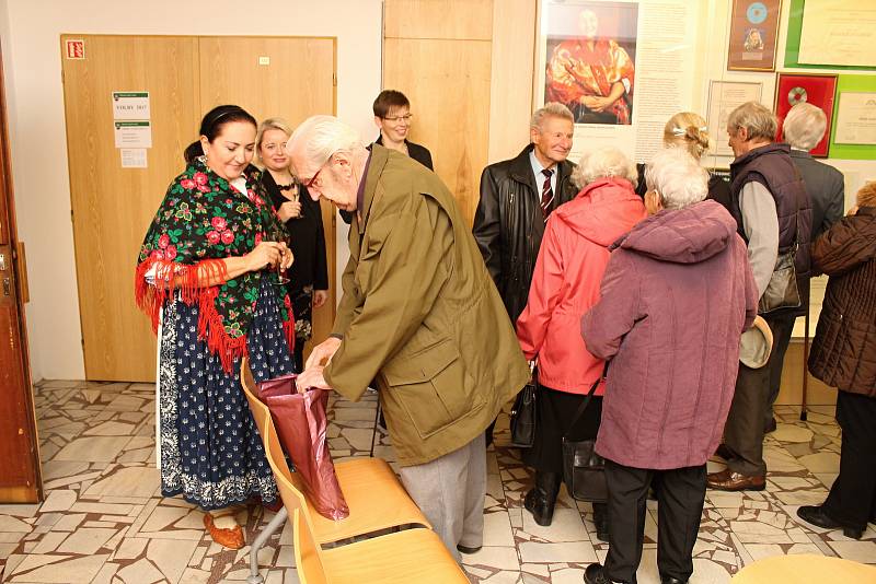 V neděli odpoledne otevřeli zástupci města společně s dcerou Jarmily Šulákové Zuzanou Pavlůskovou vzpomínkové místo. Pro veřejnost jsou k vidění kroj královny lidové písně, četná ocenění a další předměty.
