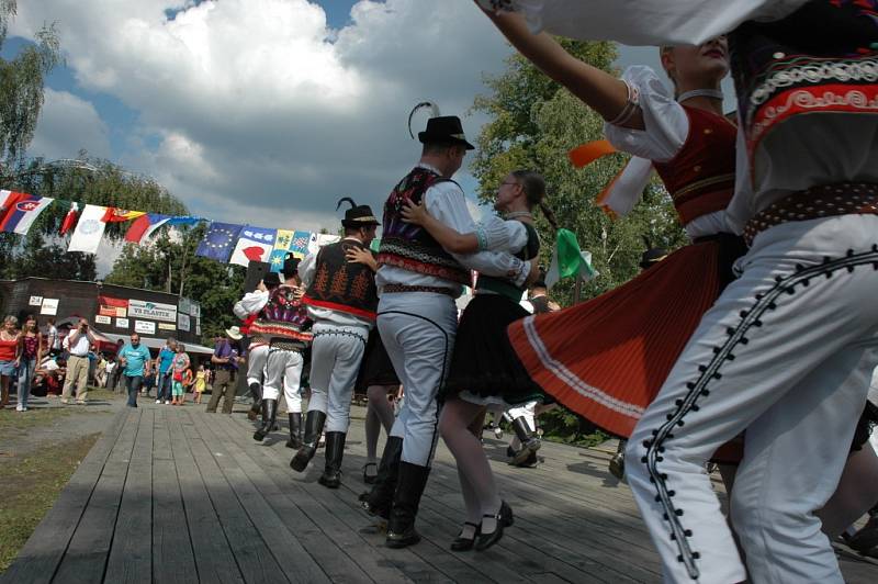 V neděli 23. 8. vrcholí na Valašsku 46. Liptálské slavnosti. Dopoledne patřilo bohoslužbám a odpoledne pak defilé účastníků festivalu vesnicí a galaprogramu.