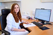 Specializovaný farmakoterapeutický dohled v rámci multidisciplinárního týmu v nemocnici ve Valašském Meziříčí rozšířila klinická farmaceutka Tereza Medková.