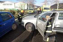 Nehoda tří aut uzavřela v sobotu silnici mezi Leskovcem a Valašskou Polankou na Vsetínsku.
