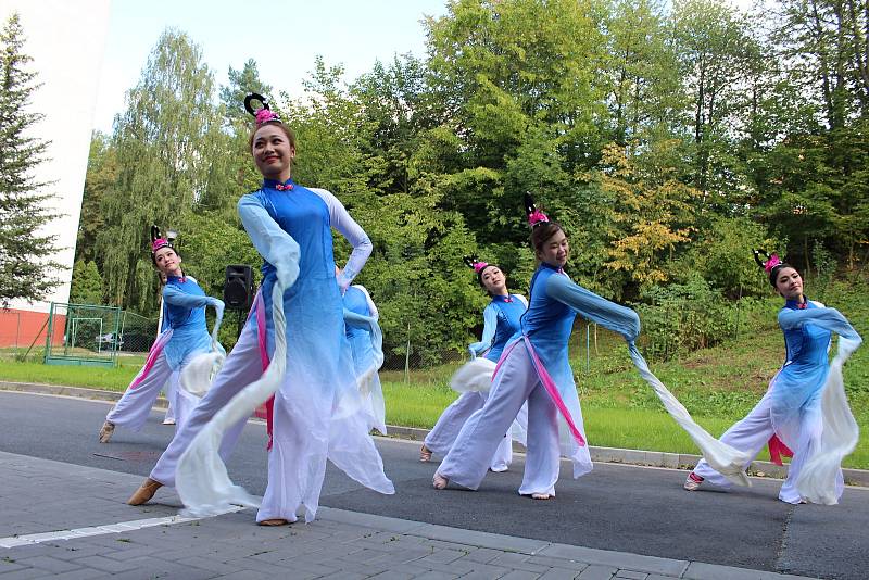 49. Liptálské slavnosti. Tanečníci z čínského souboru Regina Dance Group