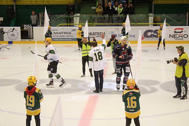 Vsetínští hokejoví fanoušci slavili v sobotu 12. října 2019 přesně na den 80. výročí založení klubu. Slavnostní buly hodil Rostislav Vlach.