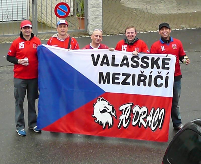  Fanoušci z Valašského Meziříčí v Basileji.