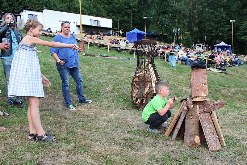 Areál letního kina u přehrady Bystřička ožil první červencový svátek hudbou. Konal se tady první ročník world music festivalu s názvem Andělská Bystřička.