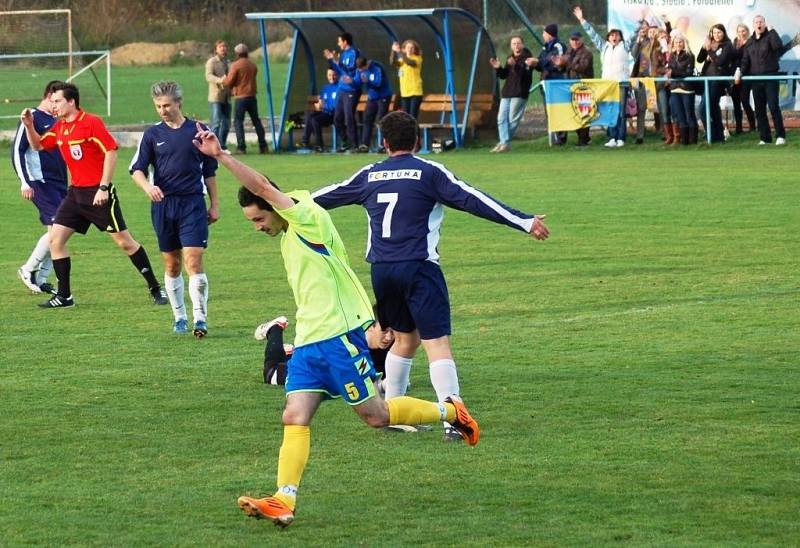 Hrachovec vs. Kelč (žluté dresy).