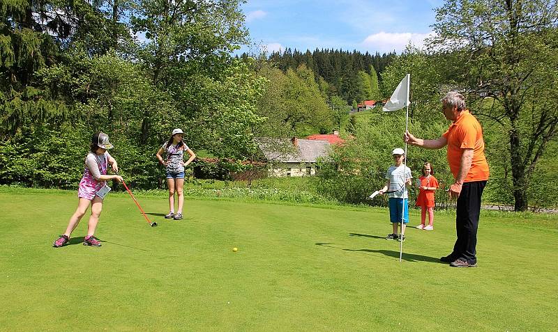 Zábavná neděle (nejen) s golfem ve Velkých Karlovicích