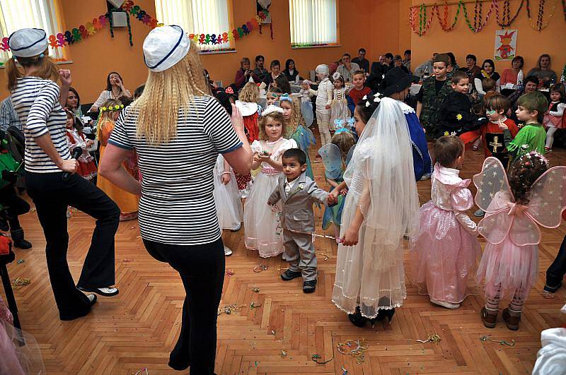 V kulturním domě ve Starém Zubří se v sobotu 29. ledna odpoledne konal tradiční karneval pro nejmenší děti.