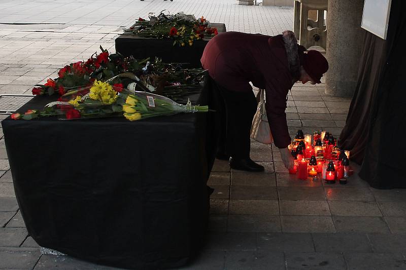 Veřejnost se rozloučila v kině Vatra s Jarmilou Šulákovou